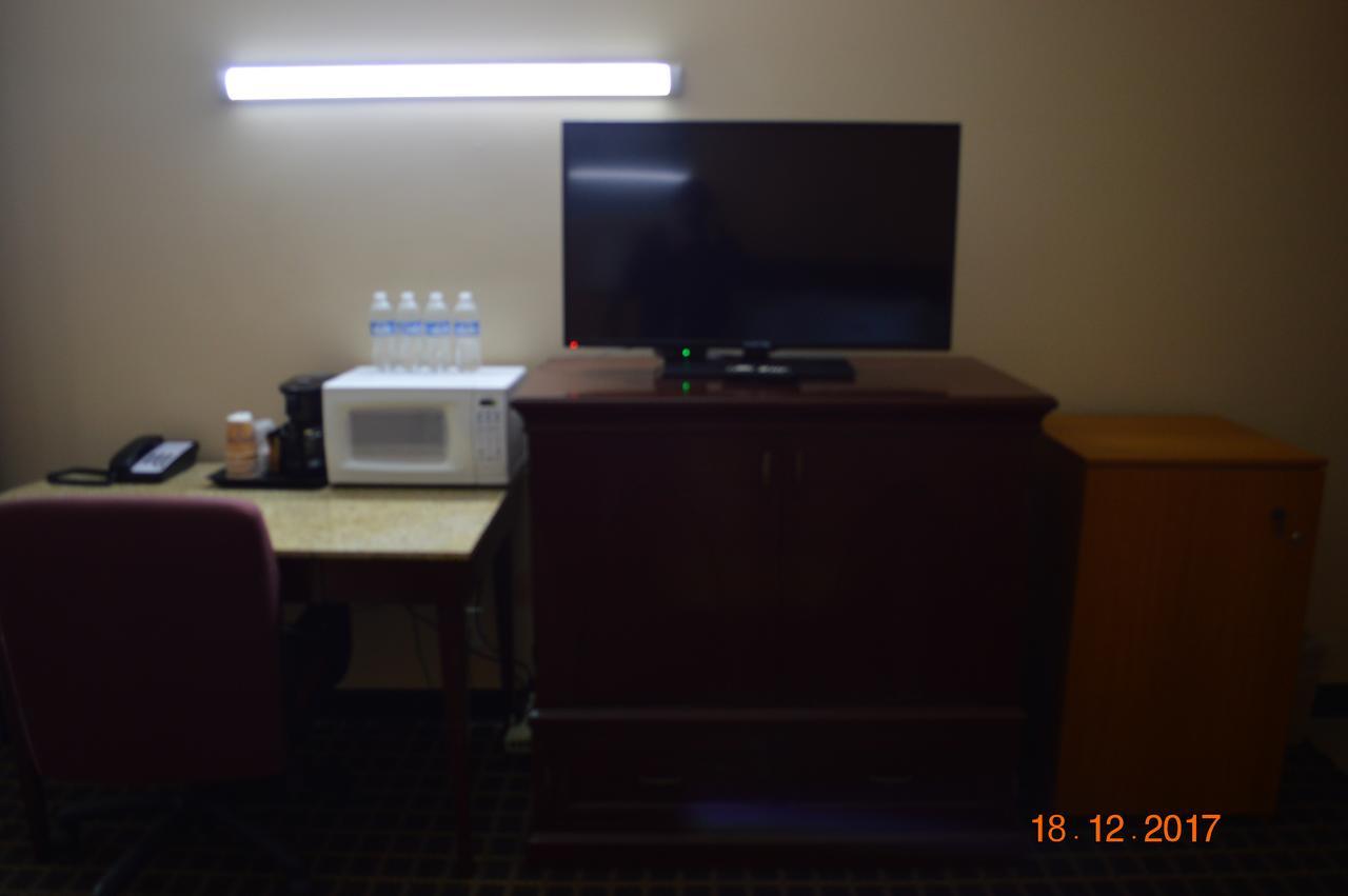 Budget Inn Of Бей Сити Екстериор снимка