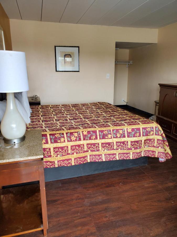 Budget Inn Of Бей Сити Екстериор снимка