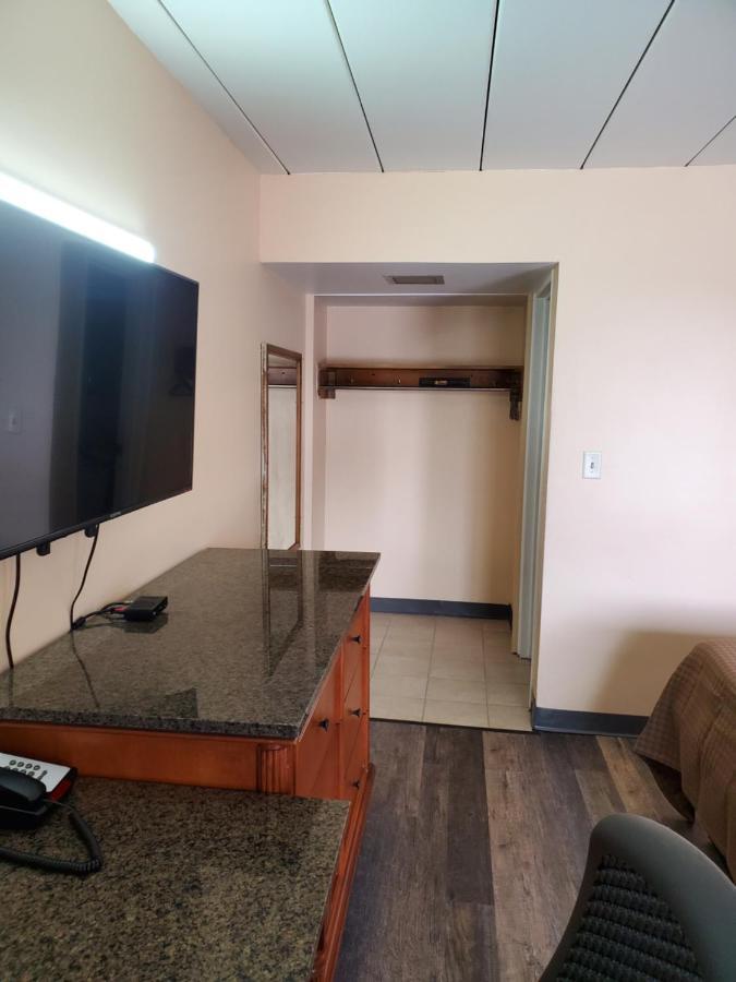 Budget Inn Of Бей Сити Екстериор снимка